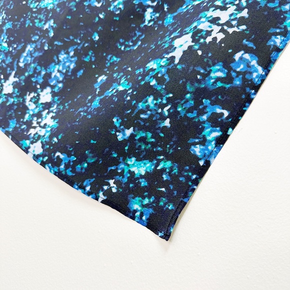 NWT SILKLETTE Dashing Dashes 100% Fine Silk Kerchief Scarf BLUE/WHITE - Picture 5 of 6